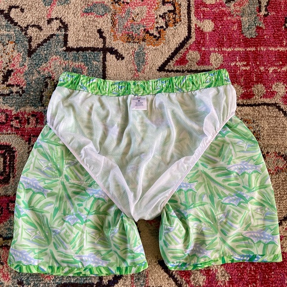 Men’s Vineyard Vines swim trunks green/blue fish pattern Fully lined medium - Picture 4 of 8